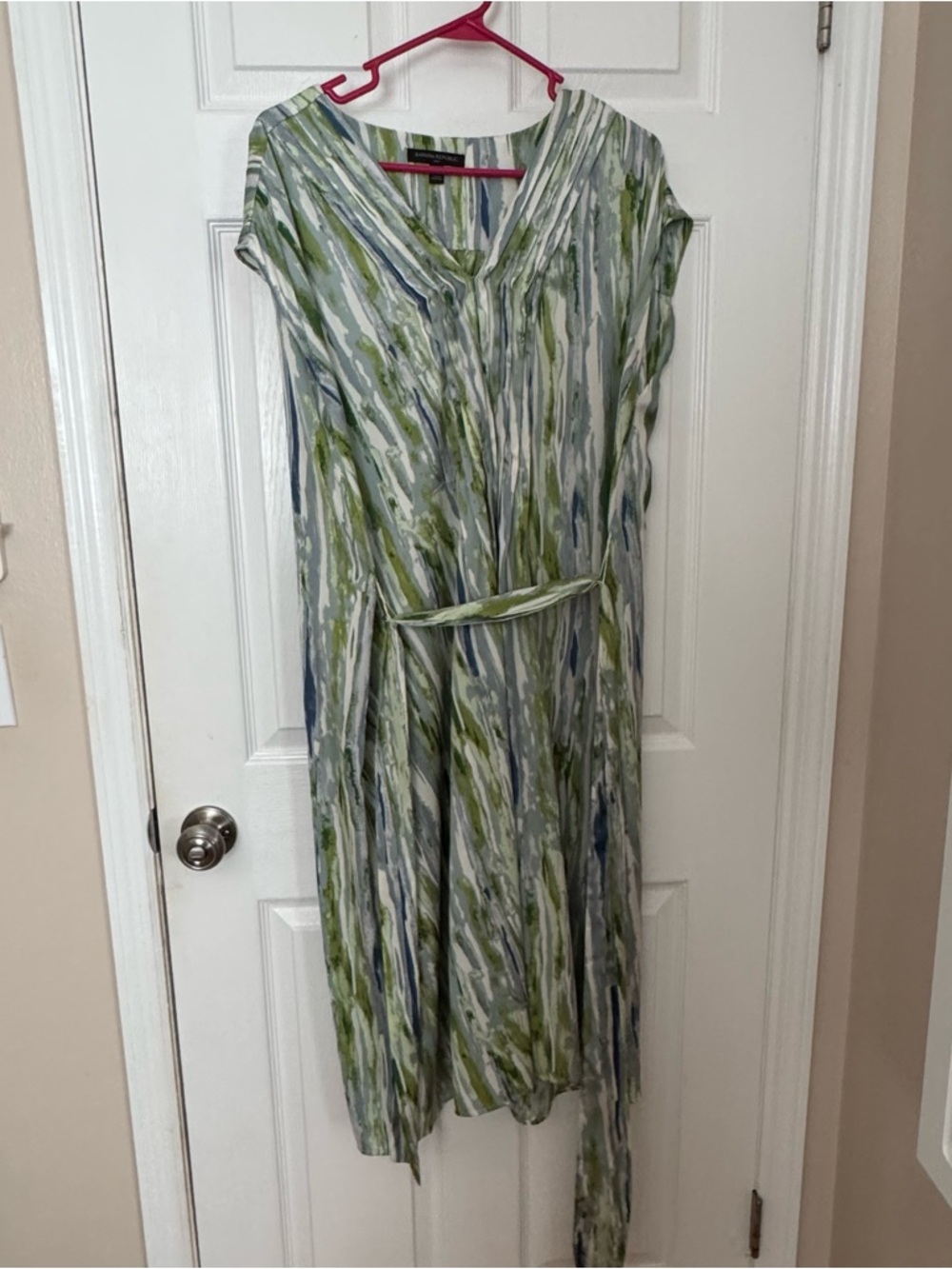 Banana Republic V-Neck Green Watercolor Midi Dress medium - Picture 5 of 6
